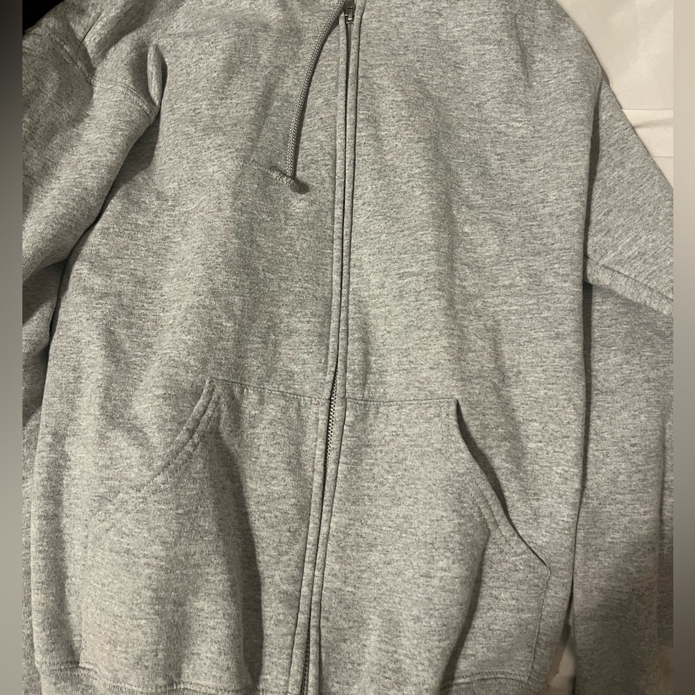 gray zip up hoodie